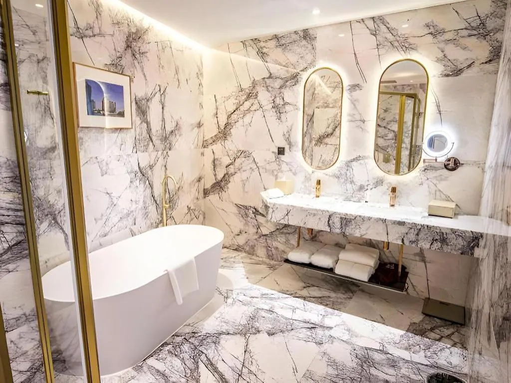 Yoho Resorts World Hotel Macau 5*,